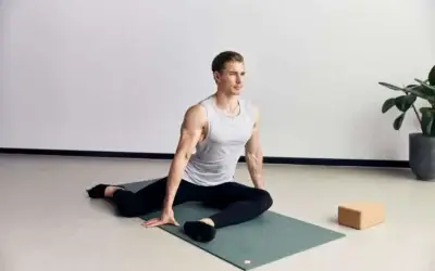 Learn the 90/90 stretch: Eliminate tight hips